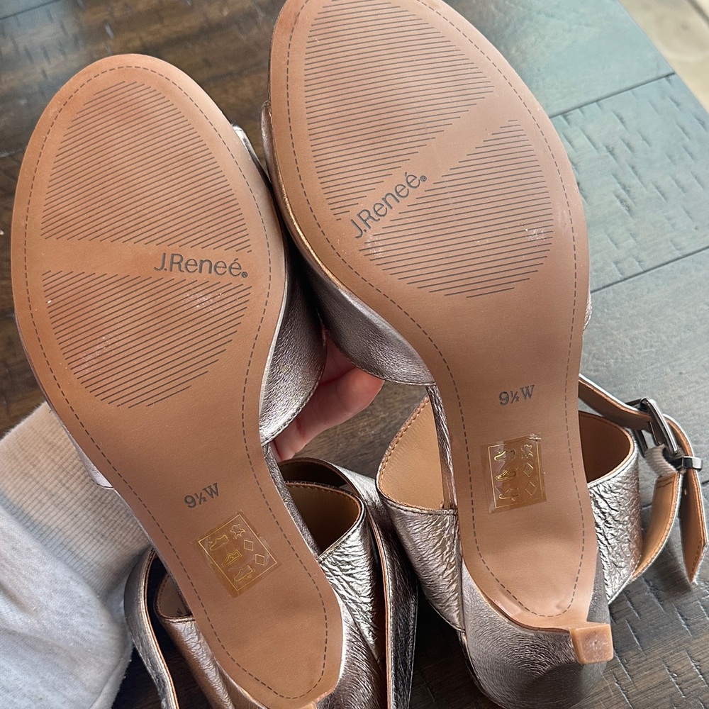 NEW J.Renee Soncino Metallic Women's Sandals - Picture 7 of 8